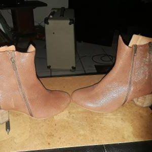 WOMANS KENNETH COLE ANKLE BOOTS SZ 10